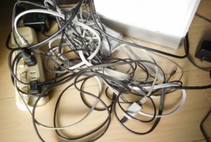 絡まったコード